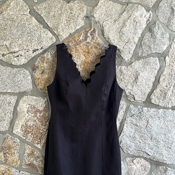 NWT Banana Republic Bi- Stretch Scalloped Cocktail Dress V- Neck Dress. - Picture 3 of 12